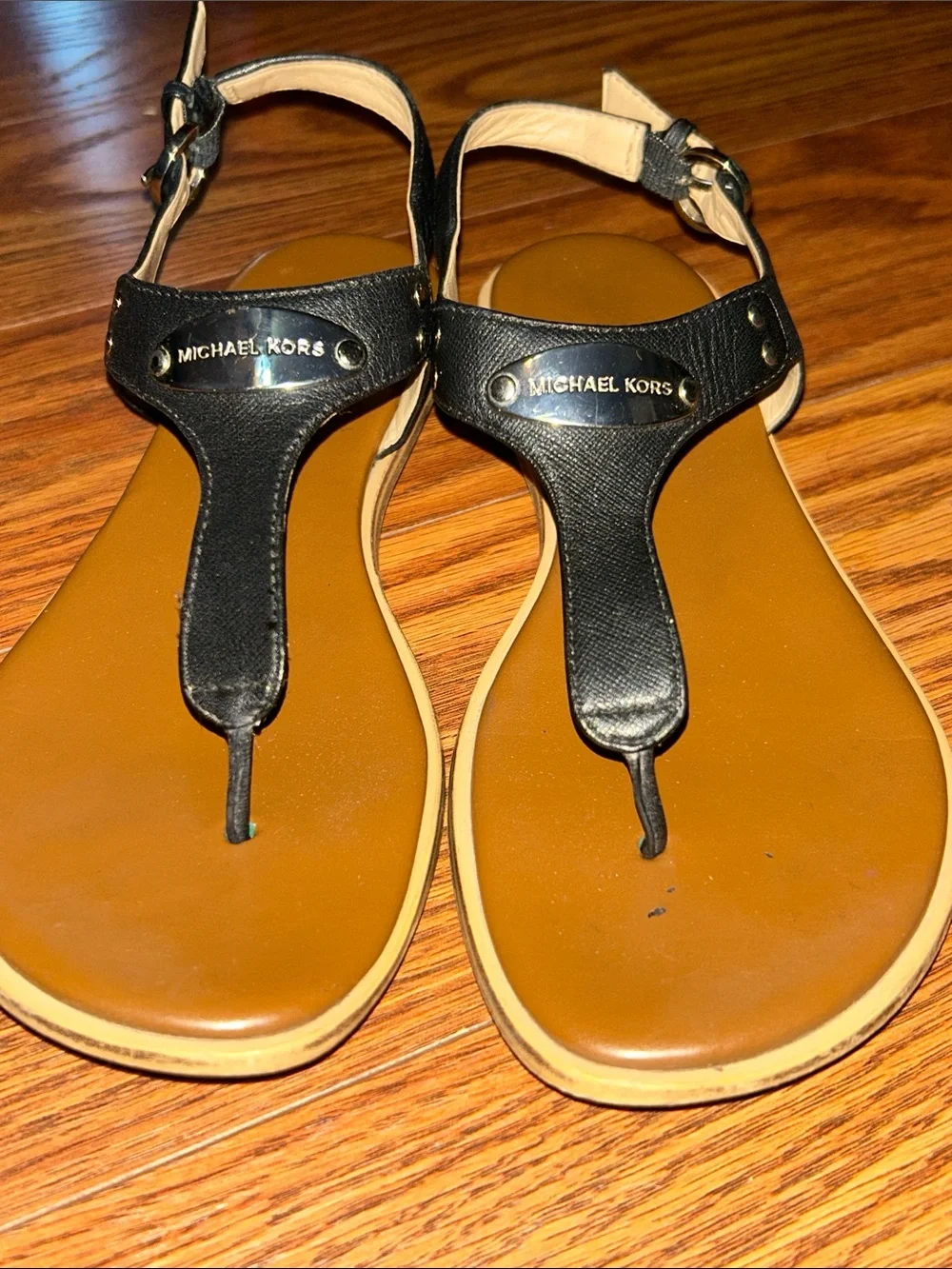 Michael Kors Women’s MK Plate Logo Thong Flat Sandal Leather Tan Sole Women’s  7